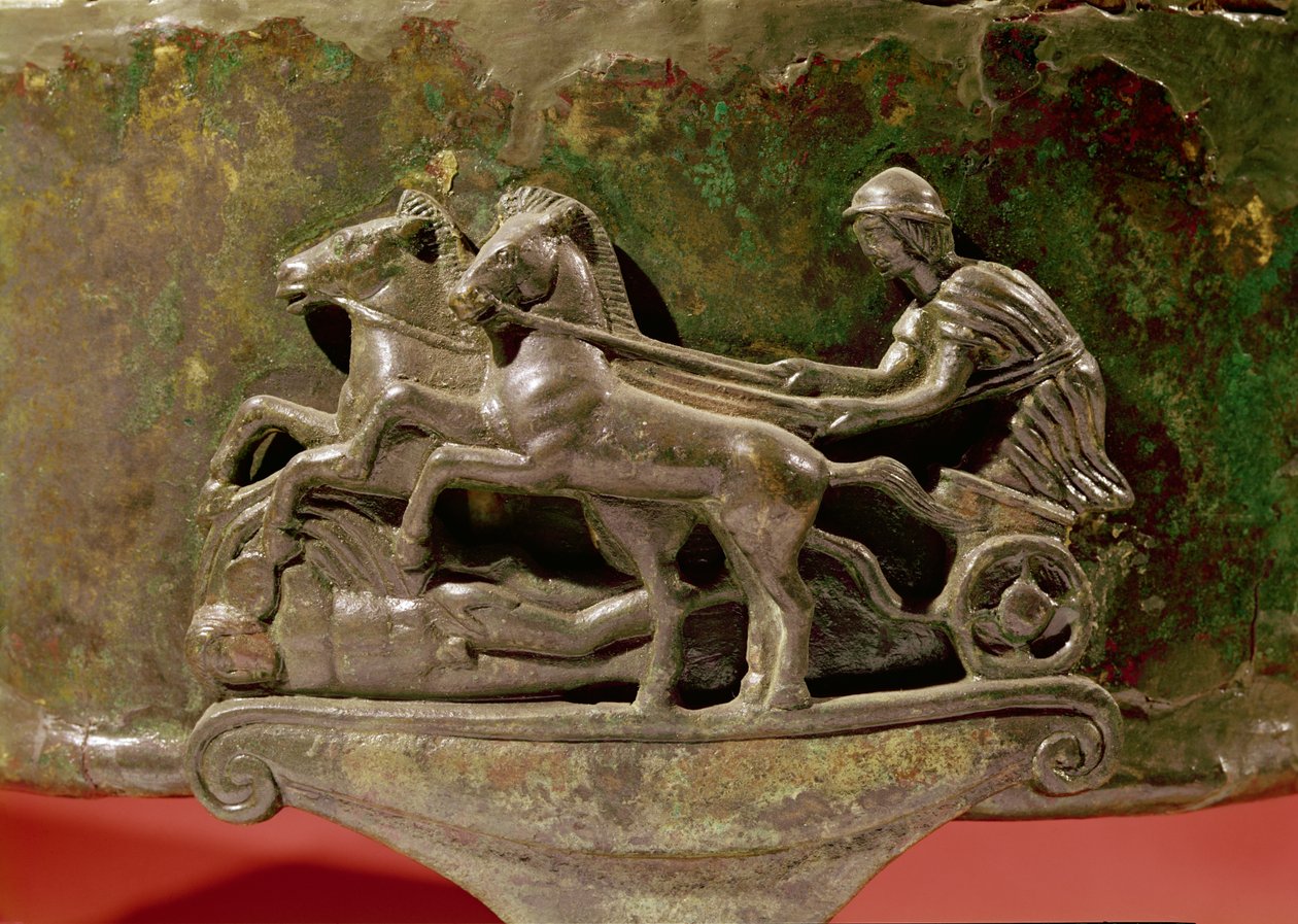 Auriga nel suo carro, (dettaglio) da una cista, VIII-I secolo a.C. (bronzo) da Etruscan