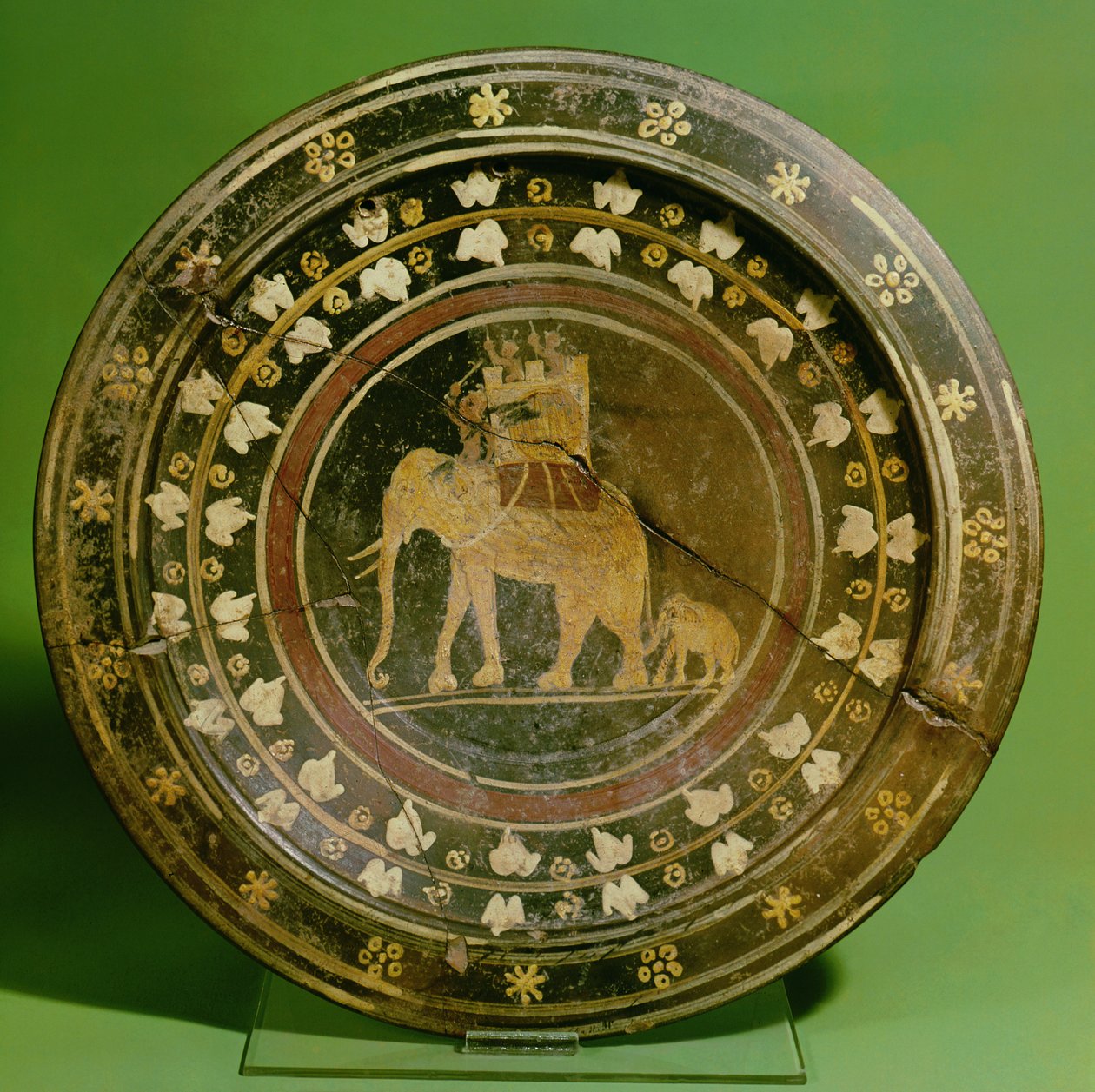 Piatto raffigurante un elefante usato in guerra contro i Cartaginesi (ceramica) da Etruscan