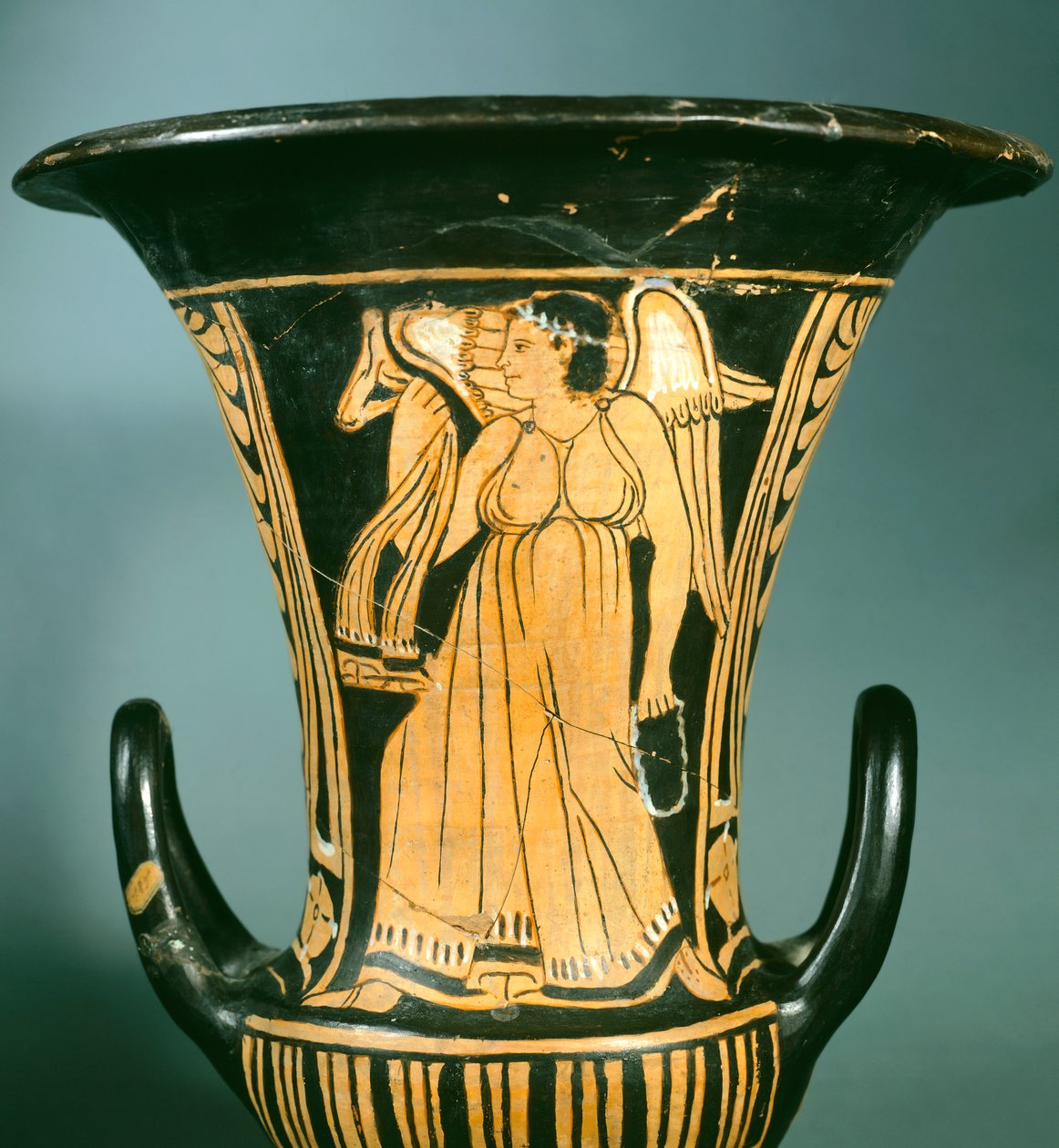 Cratere a calice del Pittore di Berkeley raffigurante uno spirito alato da Etruscan