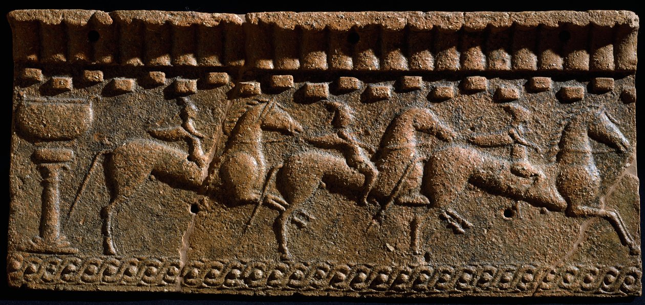 Arte etrusca: fregio decorato con cavalieri da un insieme architettonico a Murlo. VI secolo a.C. Murlo, Antiquarium Comunale, Italia da Etruscan