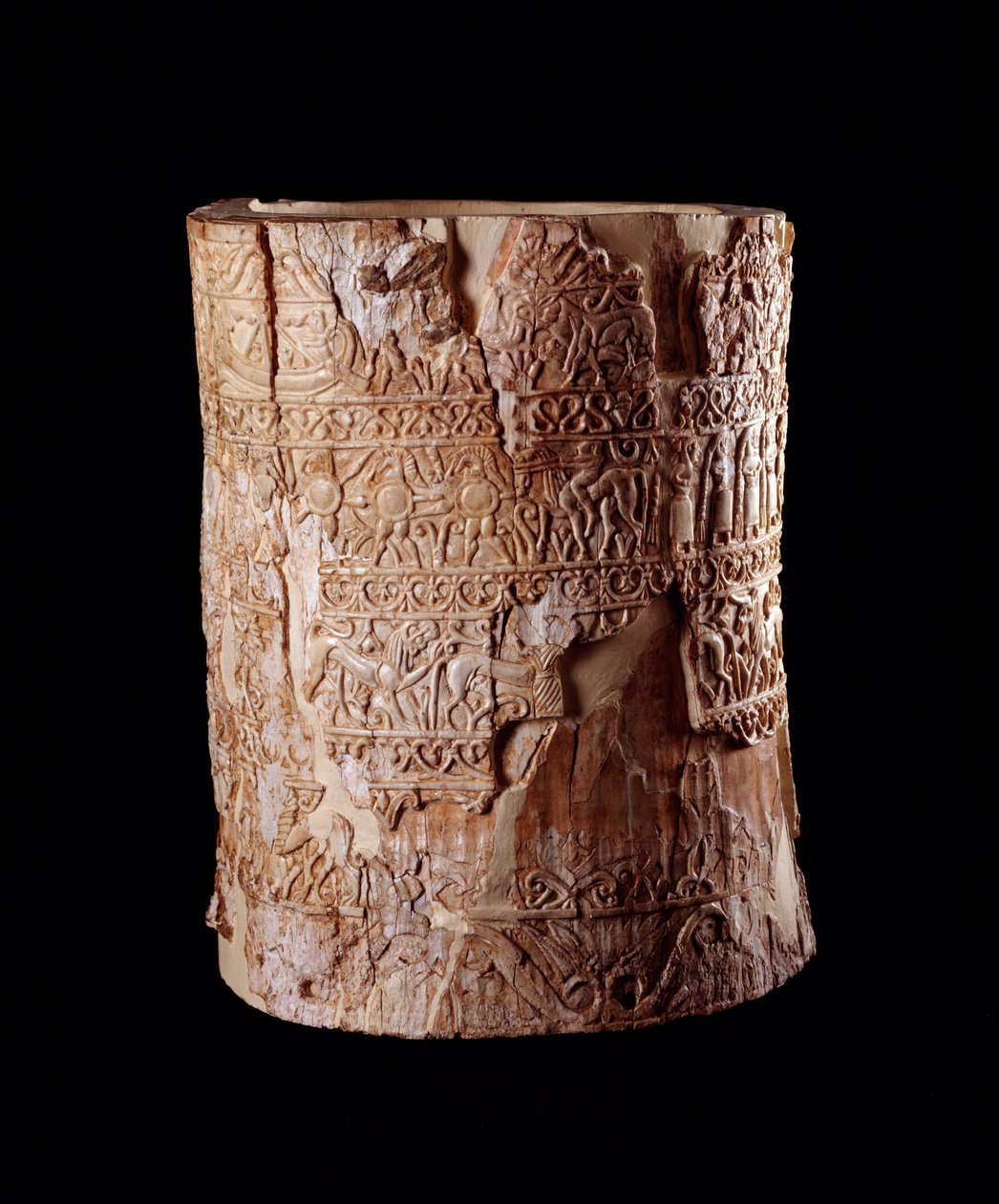 Civiltà etrusca: ciborio in avorio dalla tomba di Pania a Chiusi, Italia - VII secolo a.C. da Etruscan