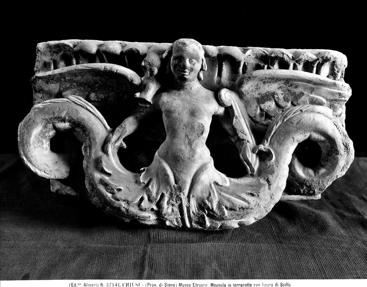 Mensola con la figura di Scilla da Etruscan