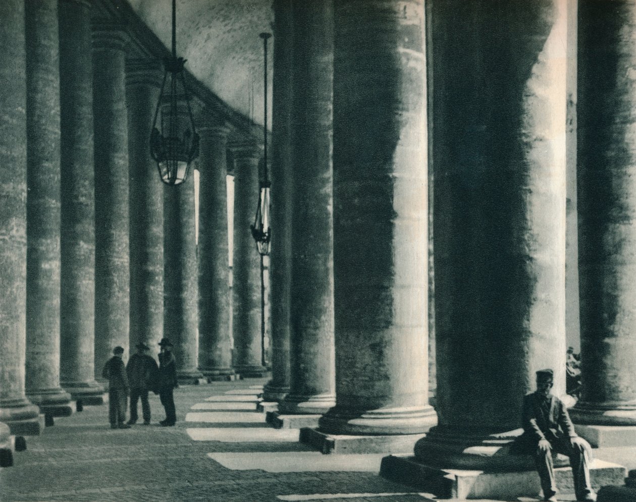 Parte del colonnato a Piazza San Pietro, Roma, Italia, 1927 da Eugen Poppel