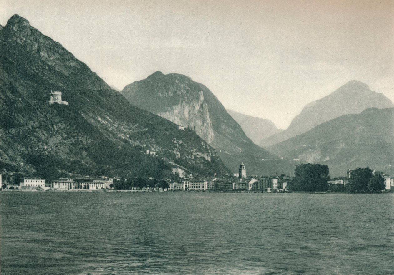 Riva del Garda dal Lago di Garda, Italia da Eugen Poppel