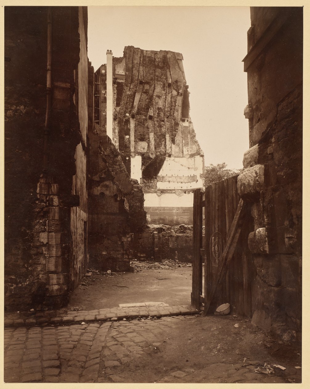 Angolo di strada presso il cimitero, Saint-Benoît da Eugène Atget