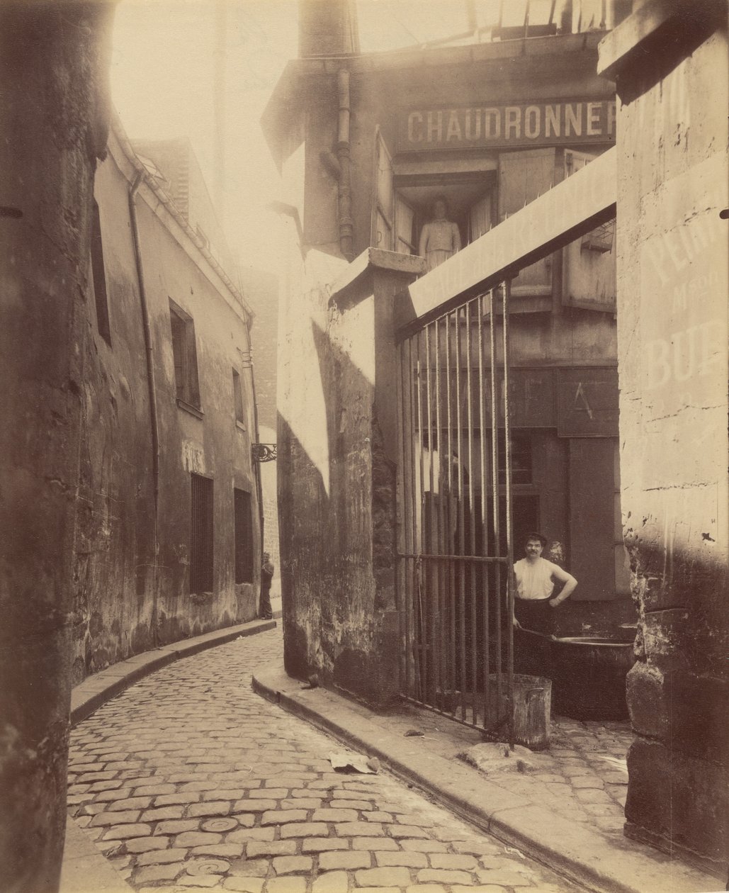 Ingresso al Passage de la Réunion, 1 e 3 Rue du Maure, 3° arrondissement da Eugène Atget