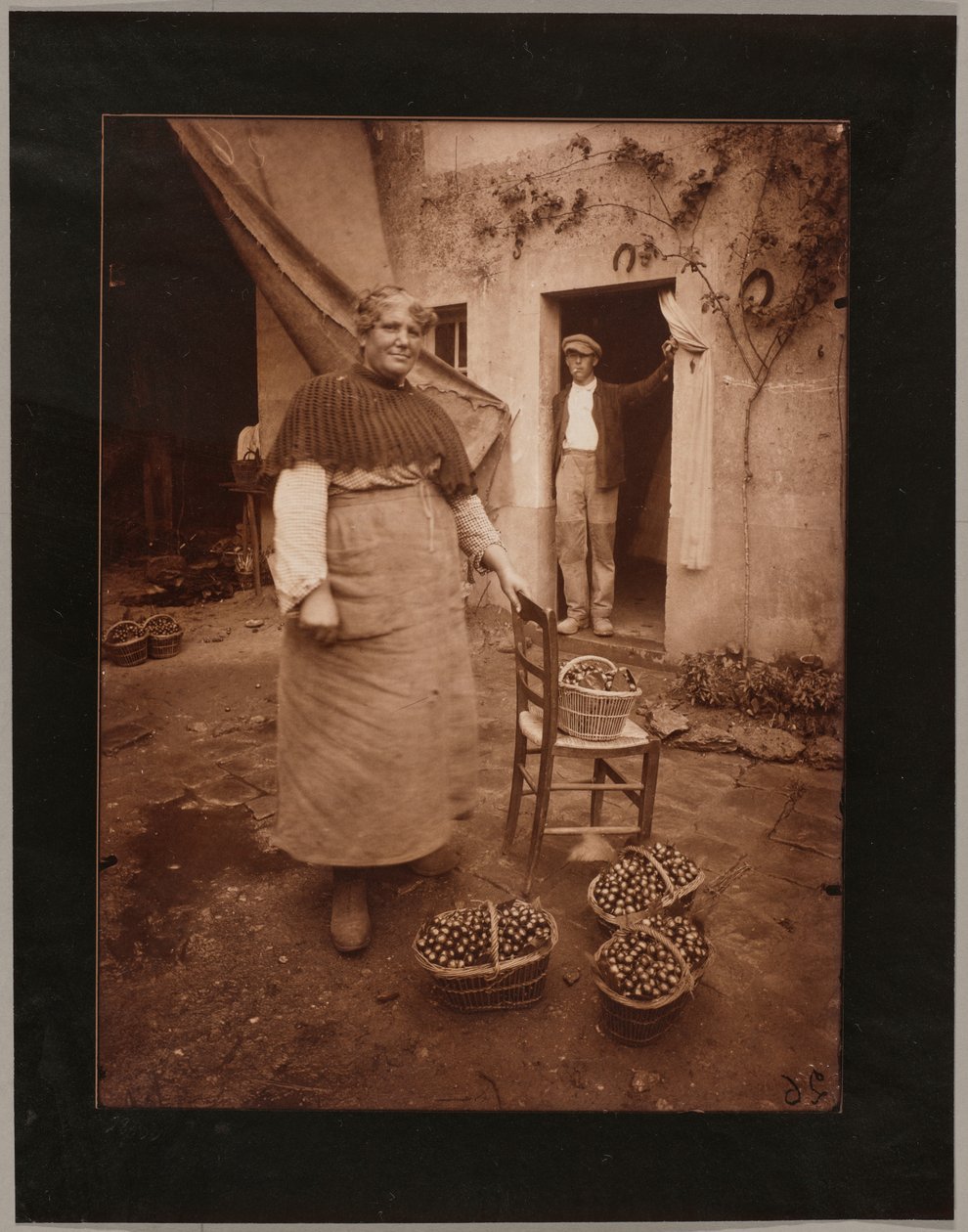 Donna di Verrières da Eugène Atget