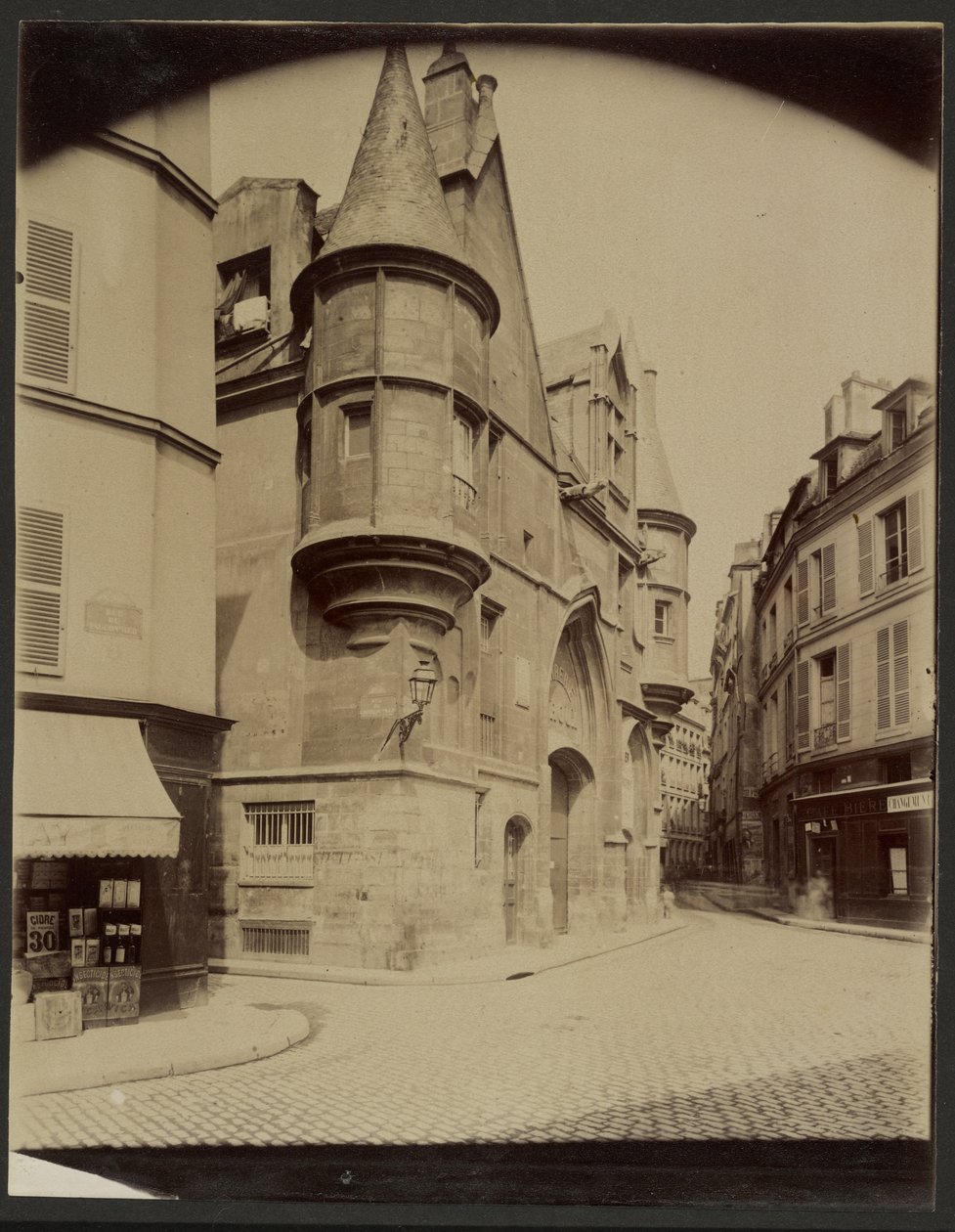 [Hôtel de Sens, oggi Bibliothèque Forney] [rue du Riguier, 4º arrondissement] da Eugène Atget