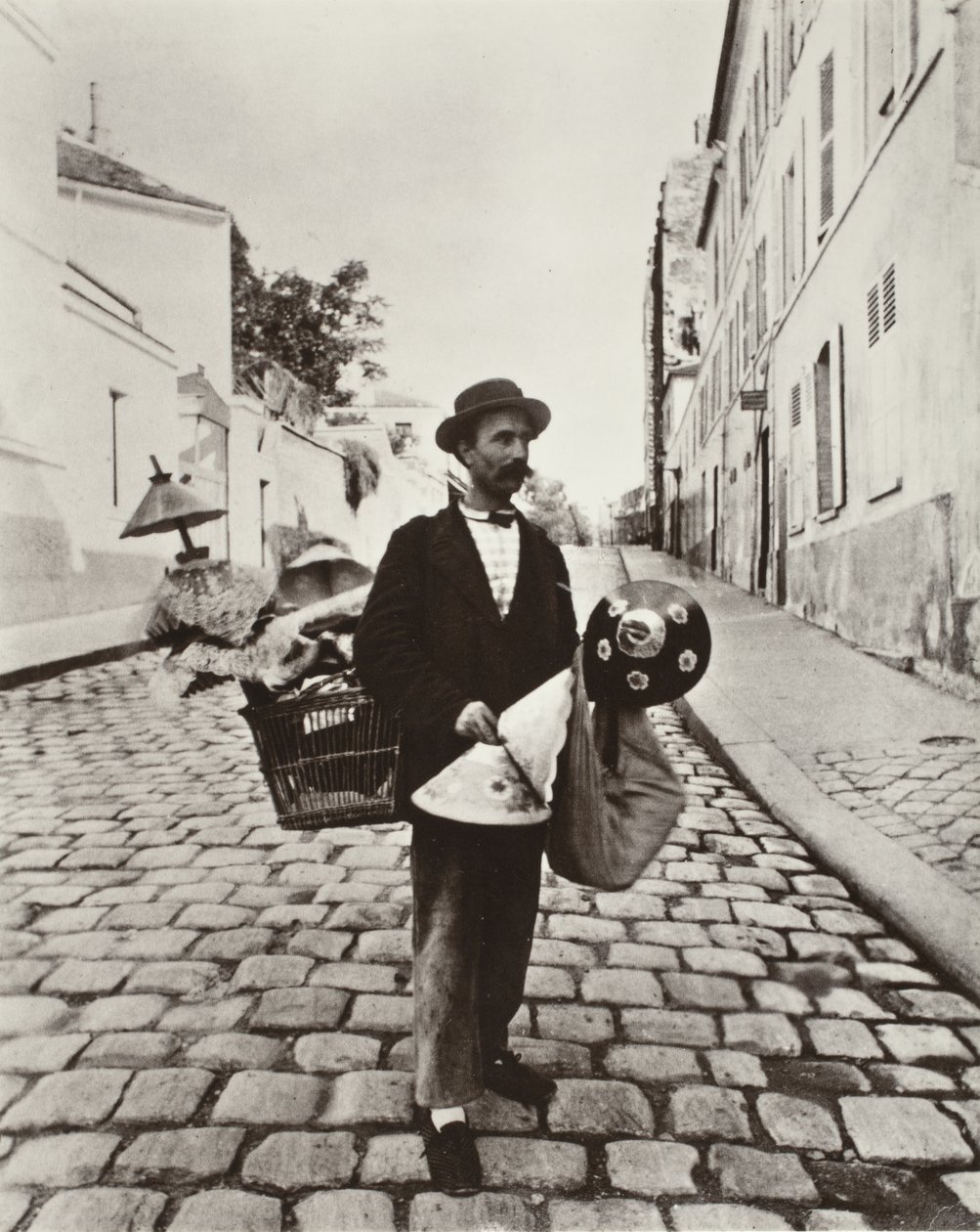 Venditore di paralumi da Eugène Atget