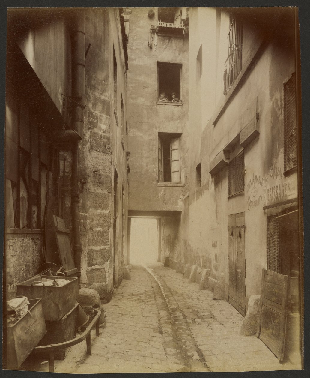 Vecchio cortile, Rue Quincampoix 22 (4º) da Eugène Atget