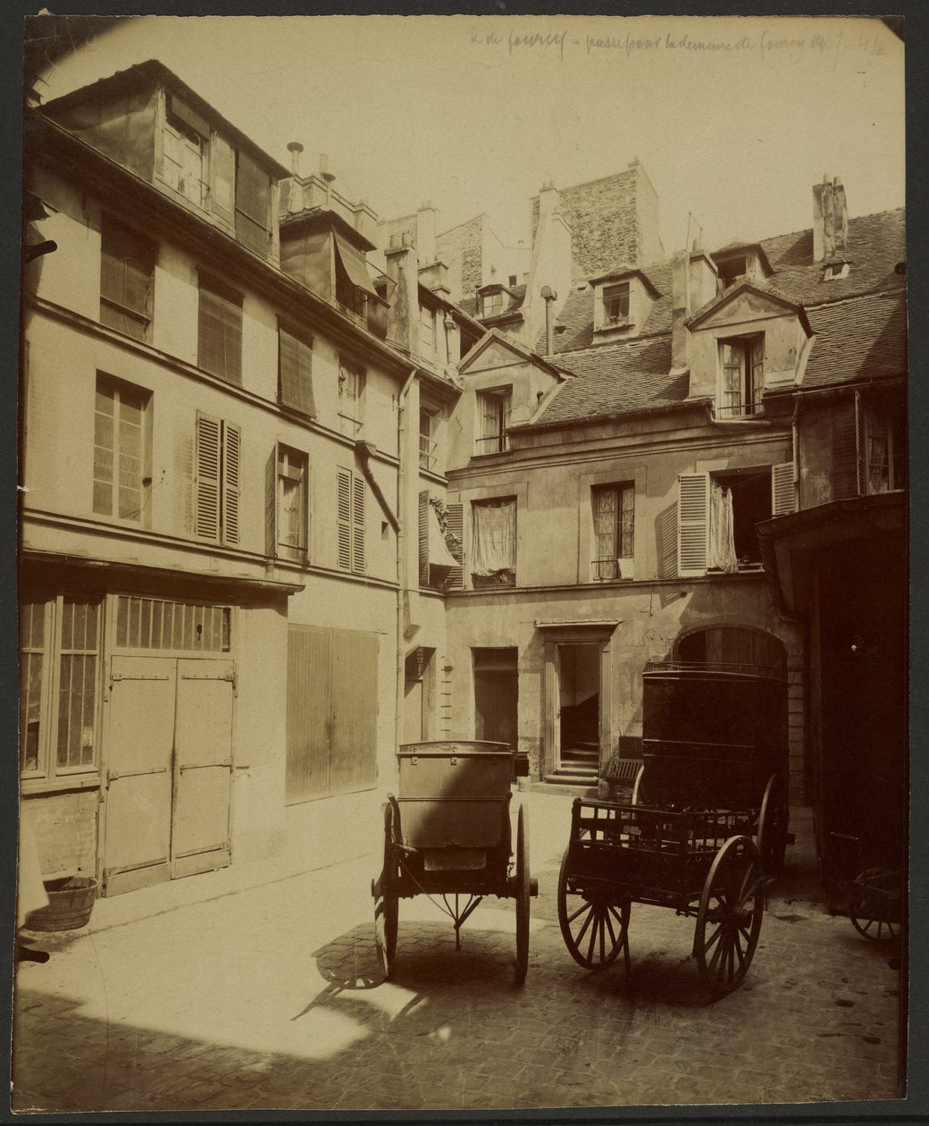 Vecchia casa, Rue de Fourcy, passaggio dal quartiere alla dimora di Fourcy da Eugène Atget