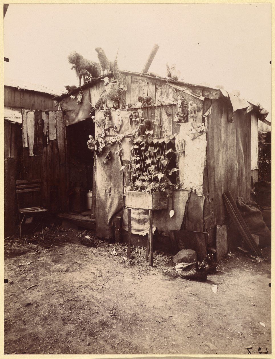 Casa di un cenciaiolo da Eugène Atget