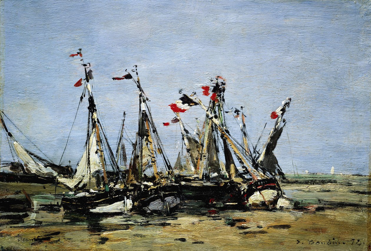 Trouville (Francia), in attesa della marea, barche da pesca sulla spiaggia, decorate con bandiere francesi, commemorando la Rivoluzione Francese del 1789 da Eugene Louis Boudin