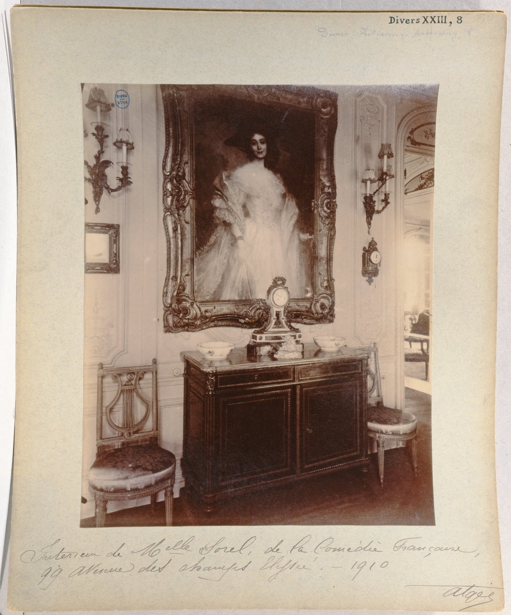 Interno della casa di Cecile Sorel al 99 Avenue des Champs Elysees, 1910 da Eugène Atget