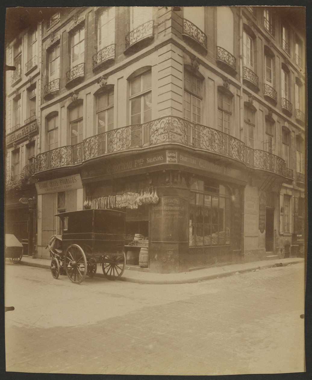 54 Rue Saint-Honoré e 1 Rue des Prouvaires, (1° Arr.) da Eugène Atget