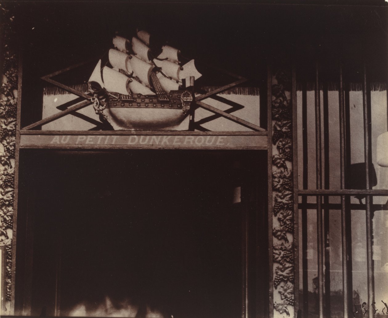 Au Petit Dunkerque, 3 quai Conti da Eugène Atget
