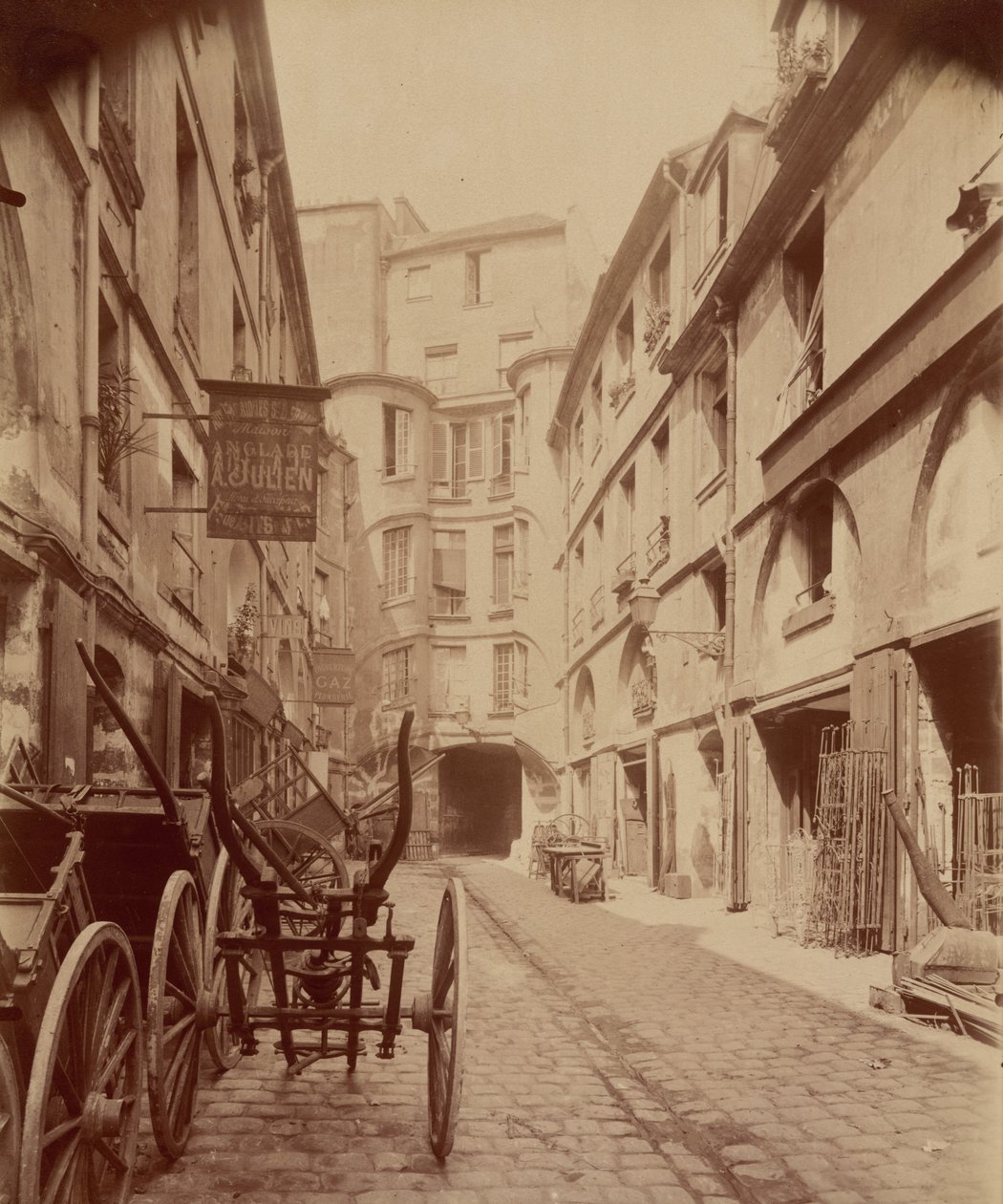 Corte dei Draghi, 1905 (foto) da Eugène Atget