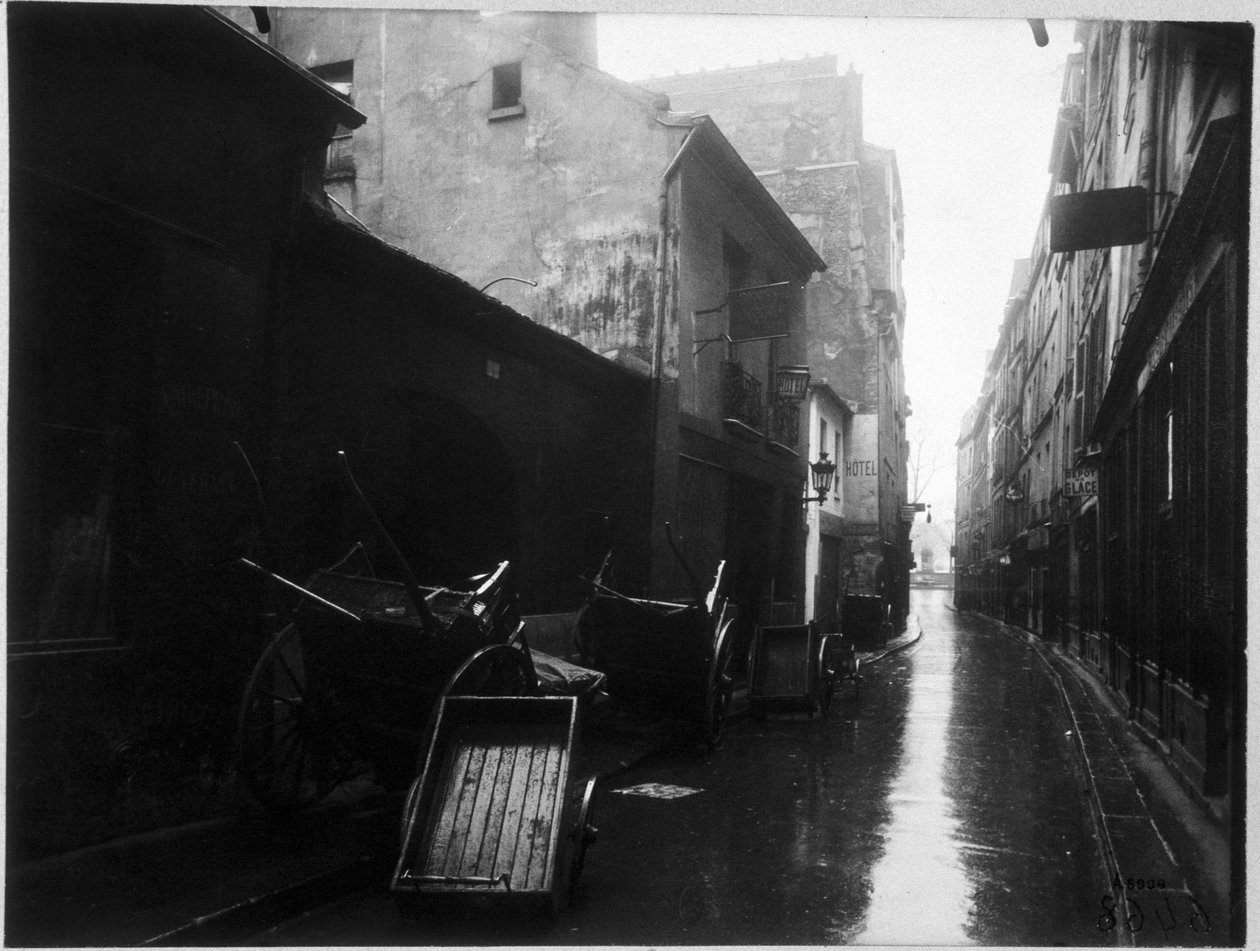 La rue de Bievre (fotografia di Eugene Atget) da Eugène Atget