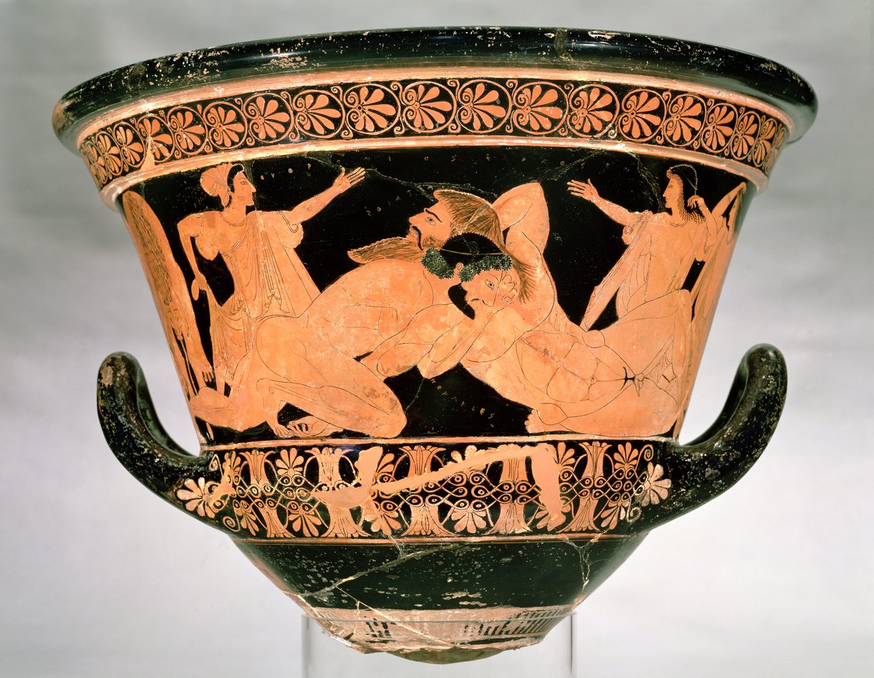 Cratere a calice a figure rosse attiche raffigurante Eracle che lotta con Anteo, da Cerveteri, Italia, c.510 a.C. da Euphronios