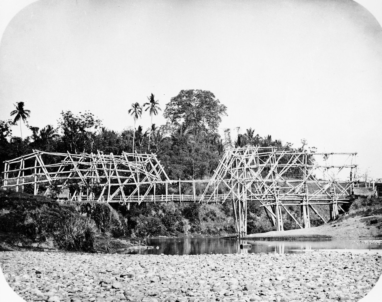 Ponte sospeso di bambù, Giava c.1870 da European Photographer