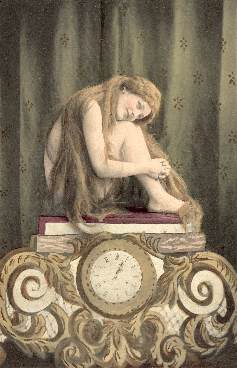 Ritratto di ragazza seduta sopra un orologio (litografia a colori) da European School