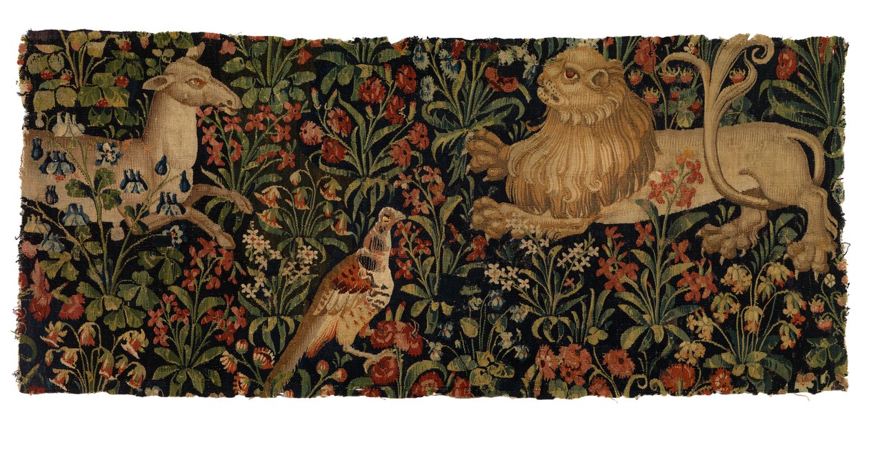 Frammento di arazzo Mille Fleurs raffigurante Cerva, Leone e Fagiano da European School