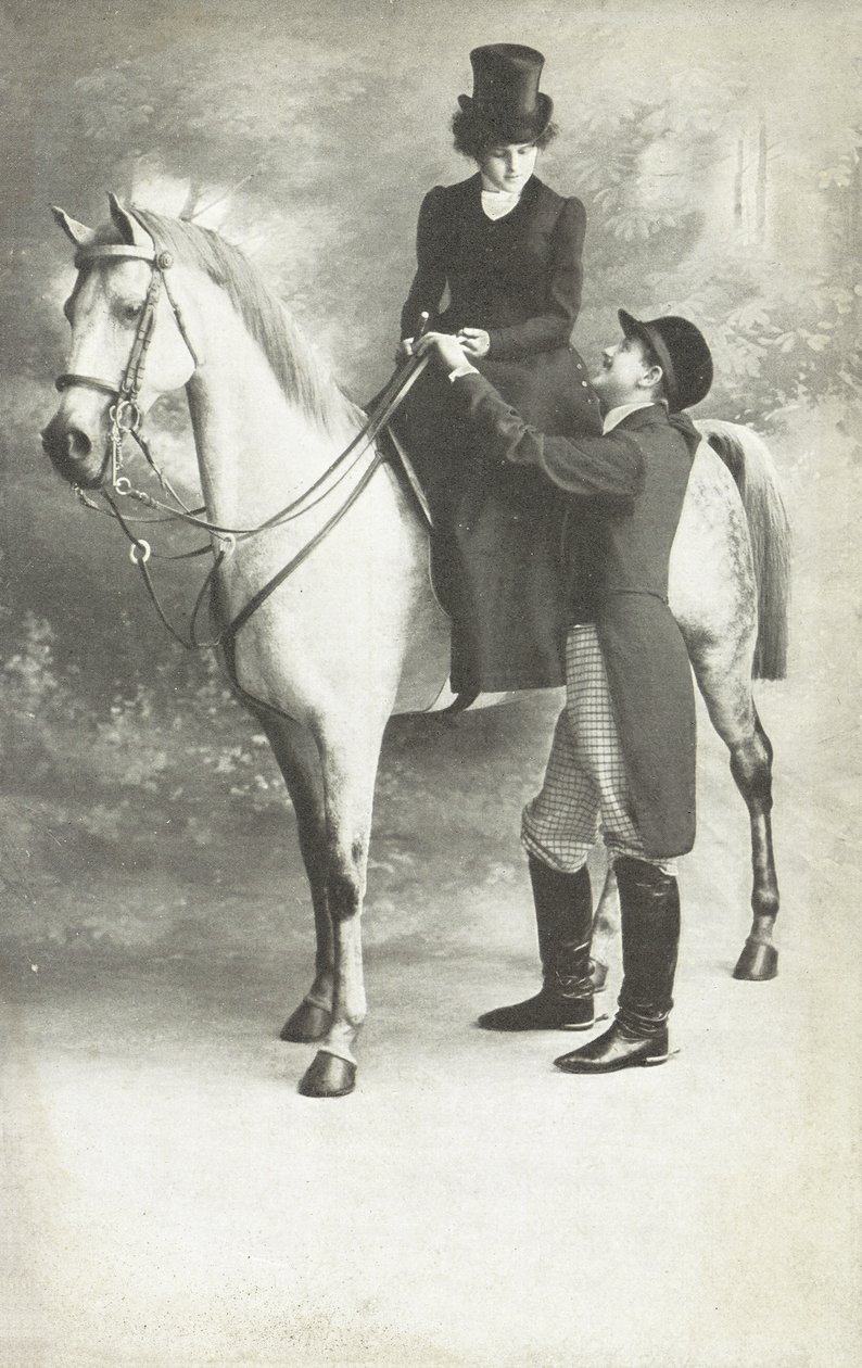 Donna e uomo in abito da equitazione (foto b/n) da European School