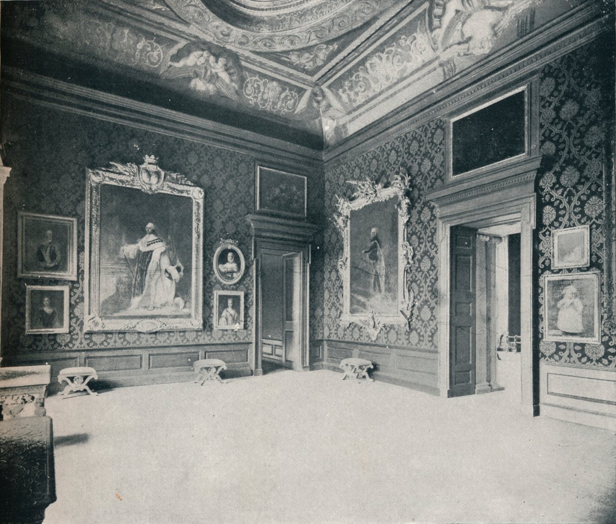 Il Salotto della Regina Carolina, a Kensington Palace, c1899, 1901 da Eyre and Spottiswoode