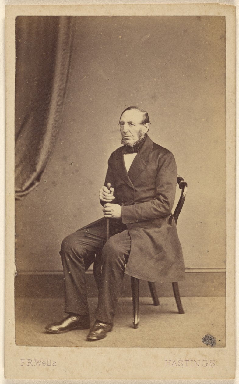 [Uomo anziano non identificato con barba e senza baffi, seduto]. da F.R. Wells