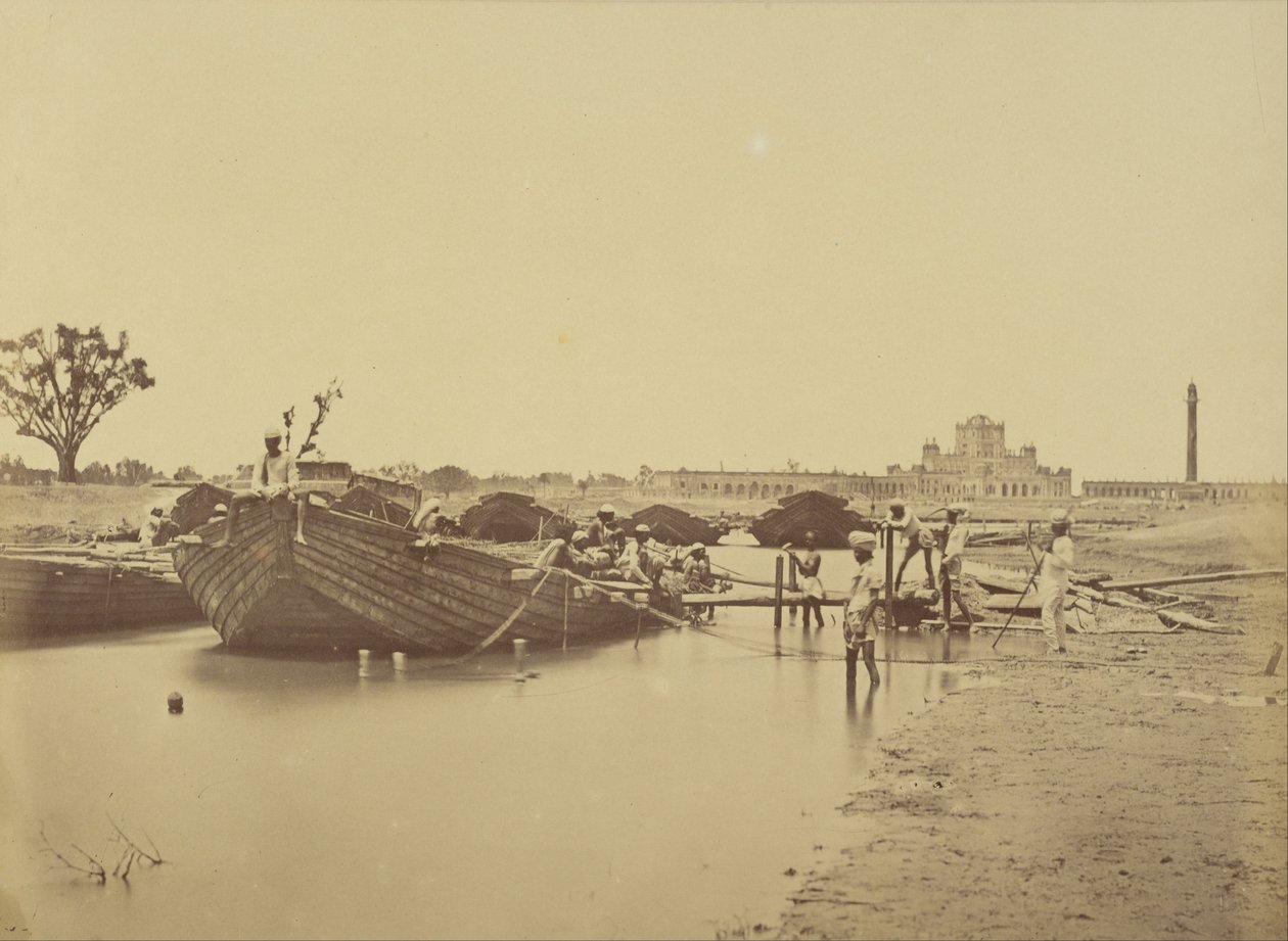 Ponte di barche sotto il Martinière College sul fiume Gomti da Felice Beato