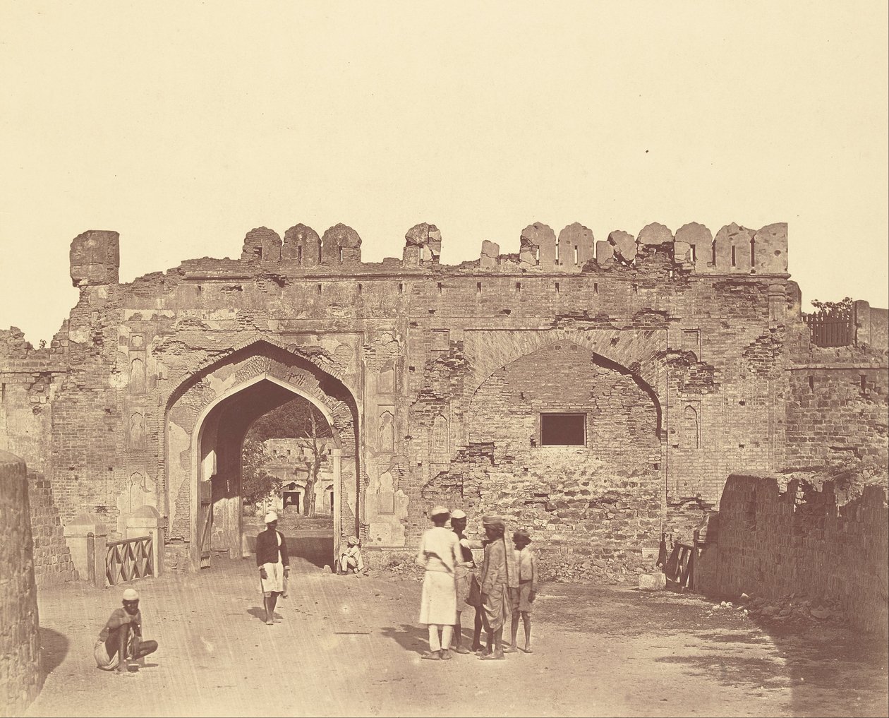 Porta di Cashmere. Vista frontale da Felice Beato