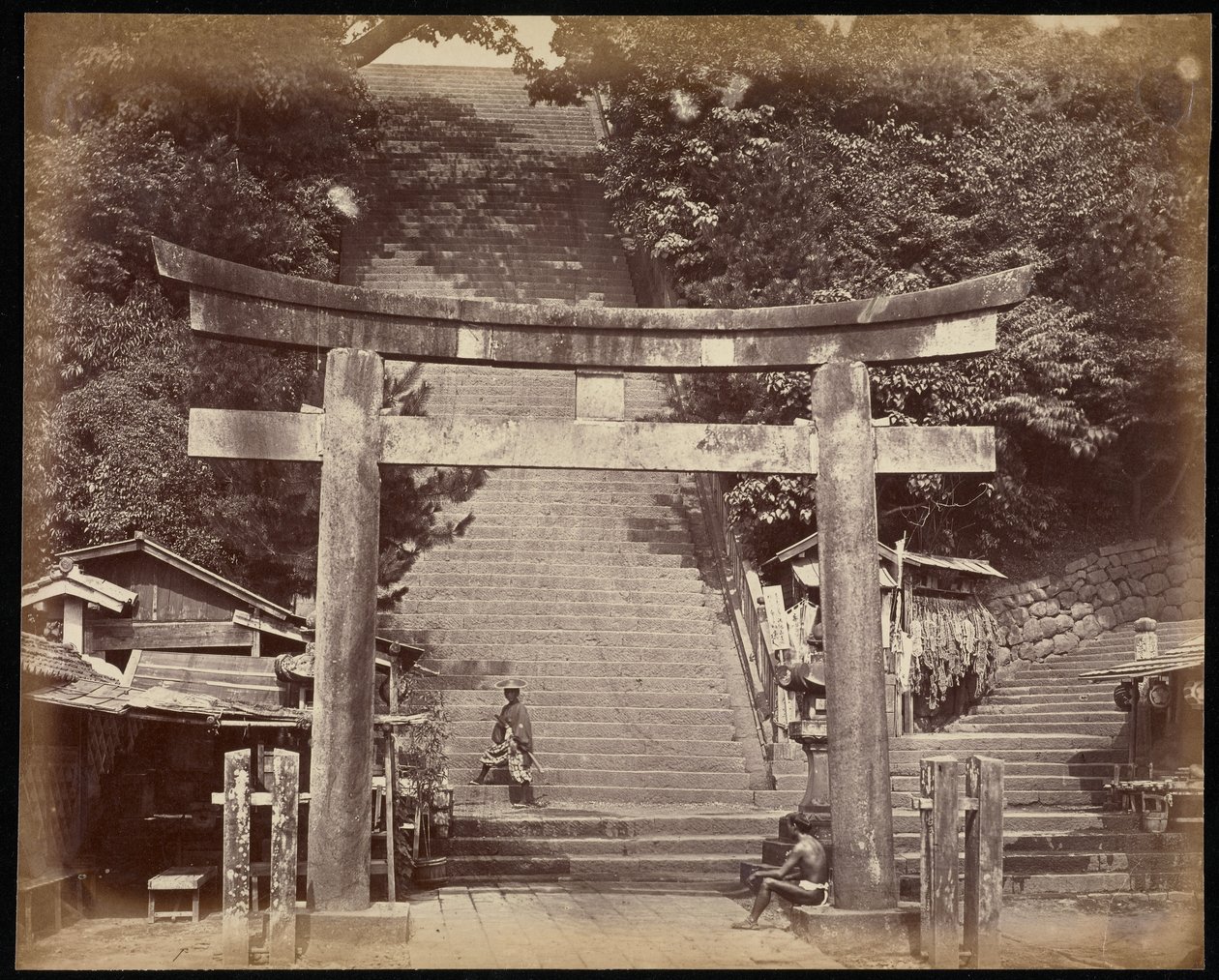 Ingresso al Santuario di Ataugo Yama, Yedo da Felice Beato
