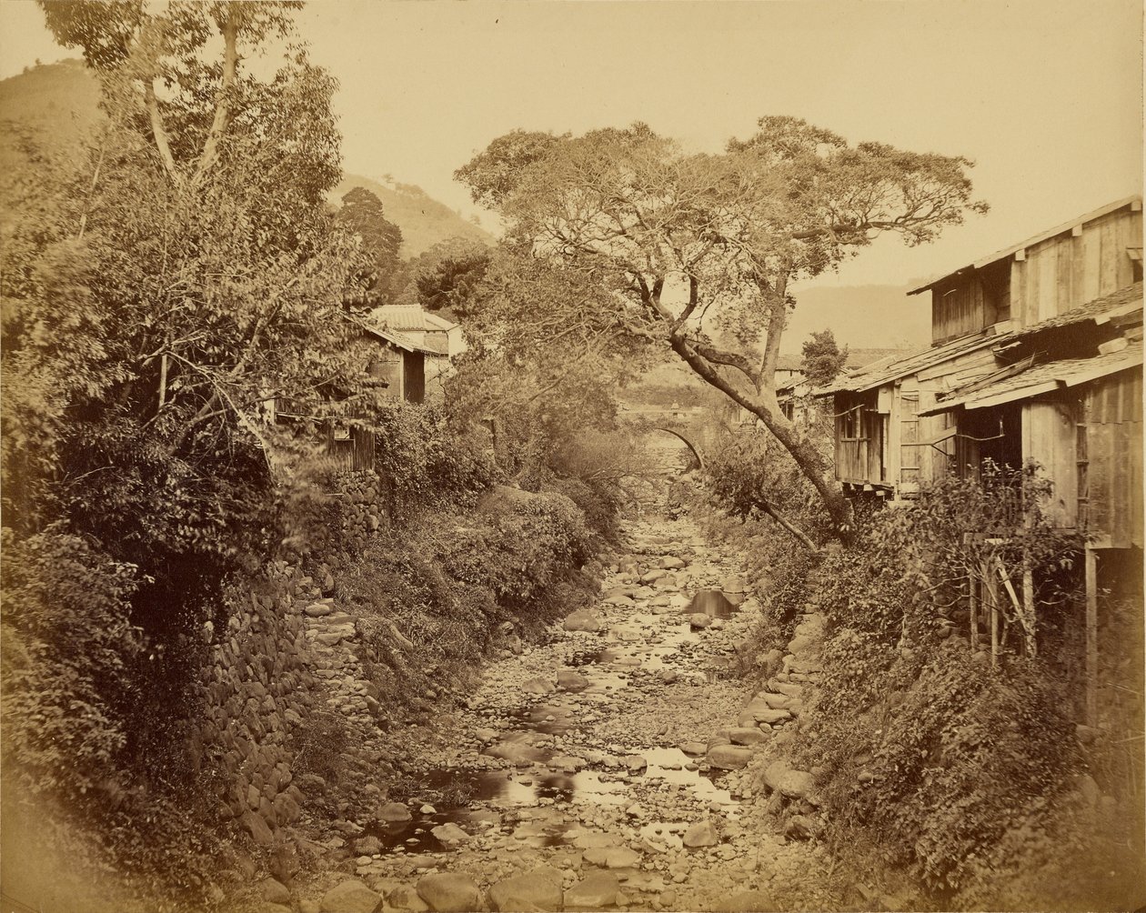 [Villaggio giapponese con ruscello] da Felice Beato