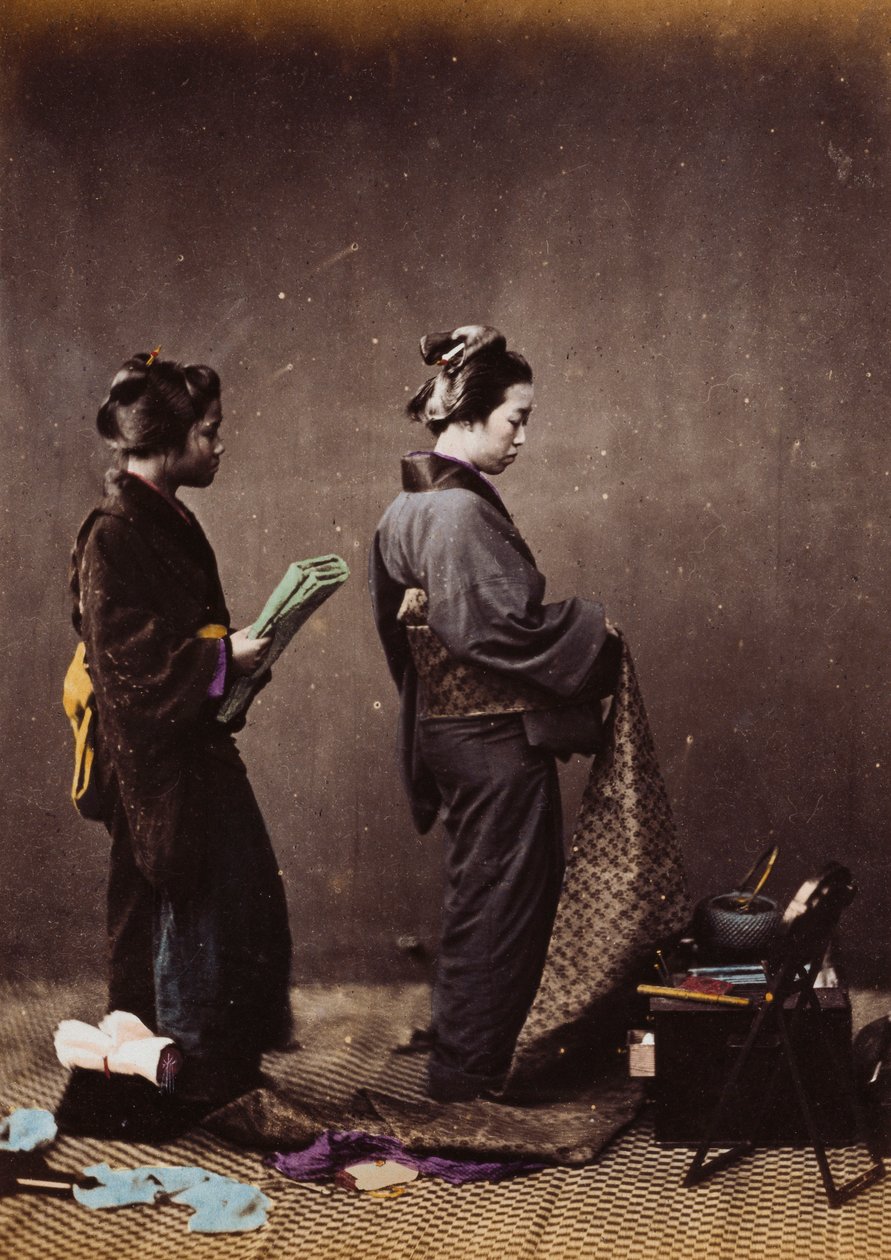 Donne giapponesi che si vestono, c.1870-1880 da Felice Beato