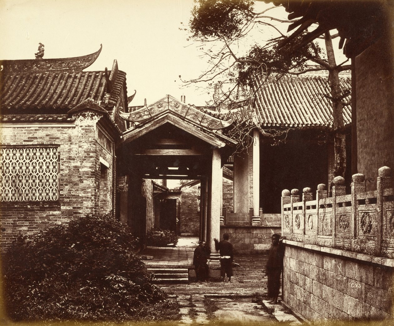 [Tempio Nume Hui Kung, Canton, Cina] da Felice Beato