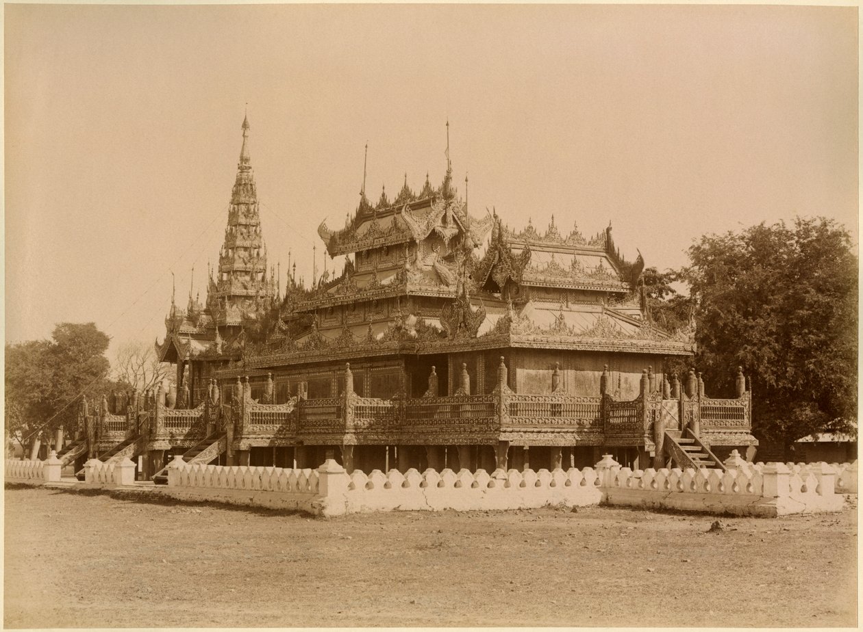 Il Nan-U Human-Se, Shwe-Kyaung nel palazzo di Mandalay, Birmania, fine XIX secolo da Felice Beato