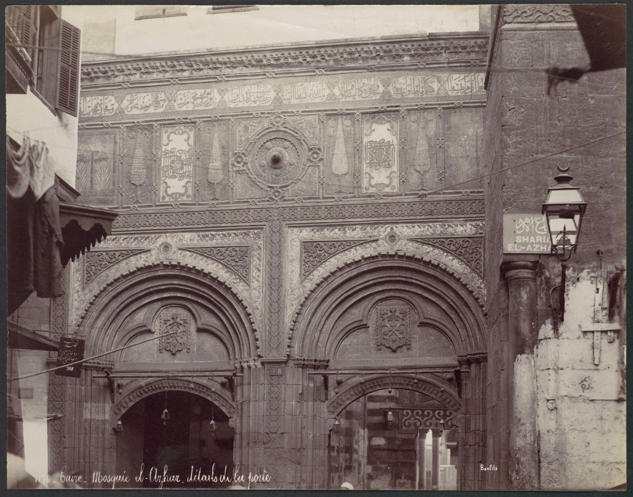 Il Cairo. Moschea el-Arhar, dettagli della porta da Félix Bonfils