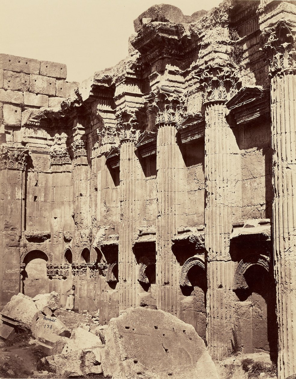 Interno del Tempio di Giove - Baalbek da Félix Bonfils
