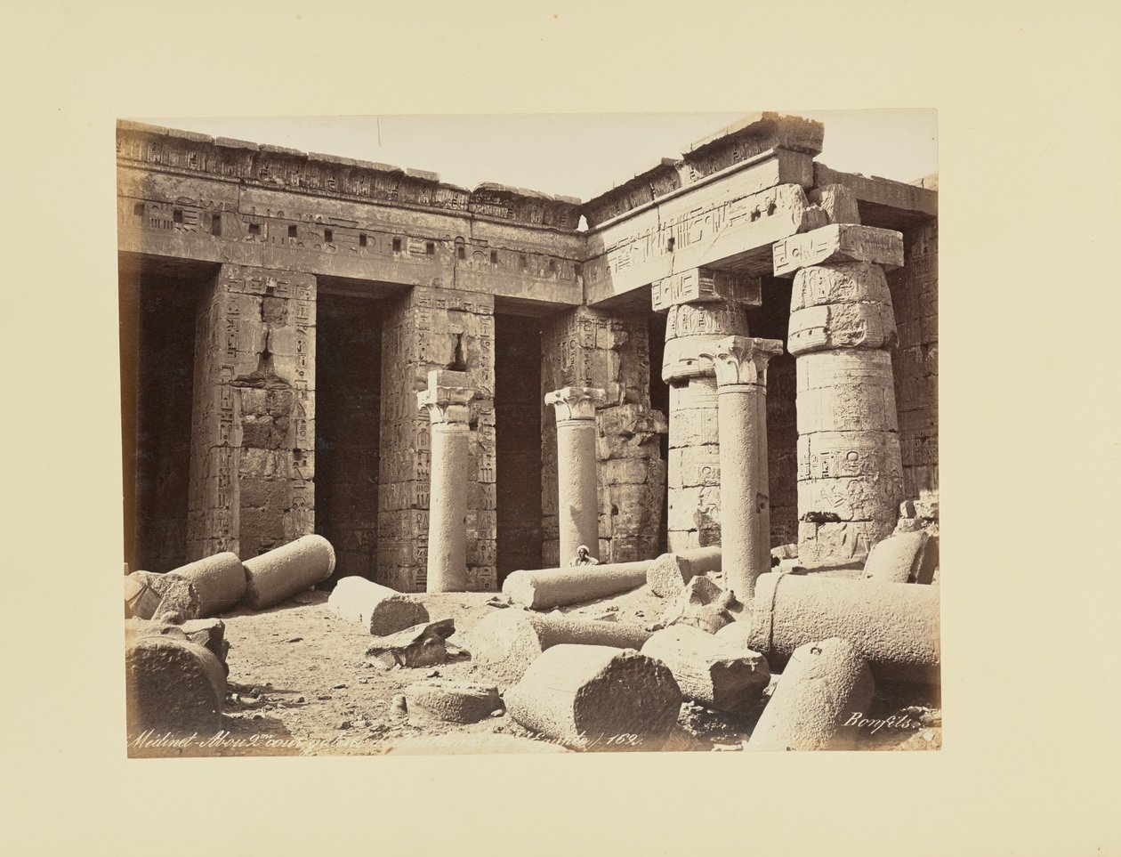 Medinet Habu, secondo cortile, galleria di Thutmose I (Egitto) da Félix Bonfils