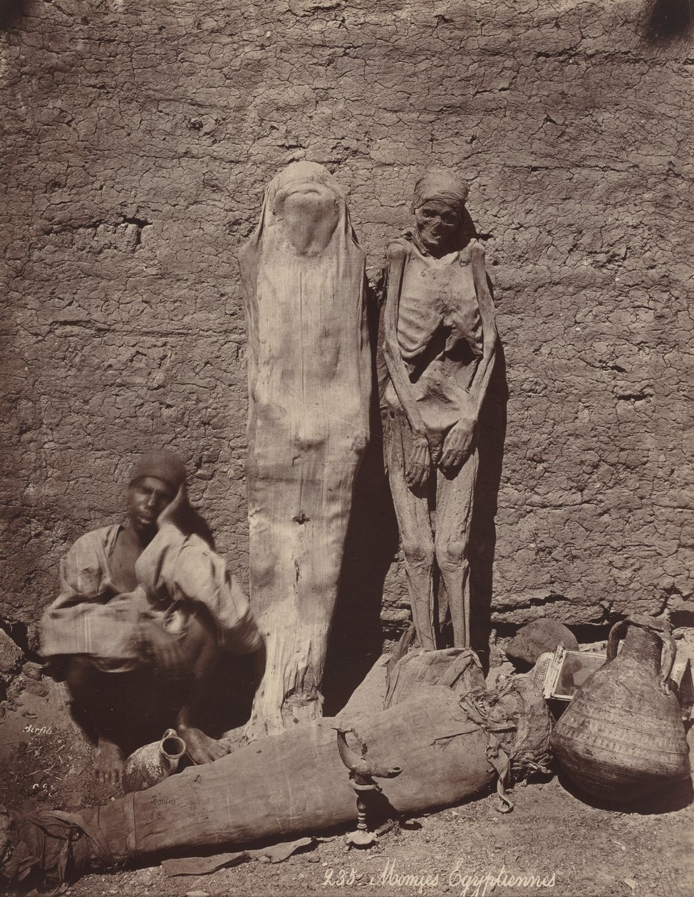 Momies Egyptiennes (Mummie egiziane), c. 1870 (foto) da Félix Bonfils