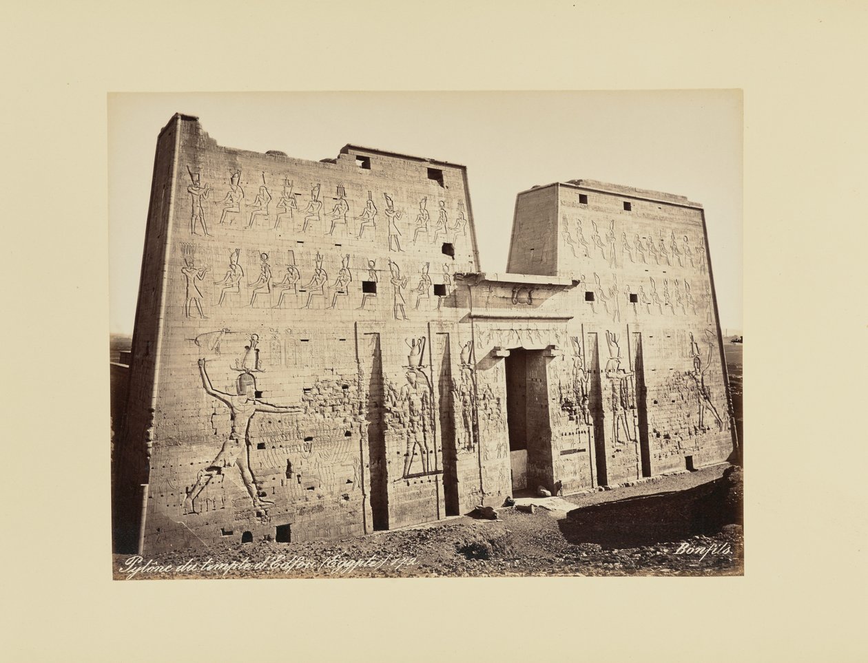 Pilone del tempio di Edfu (Egitto) da Félix Bonfils