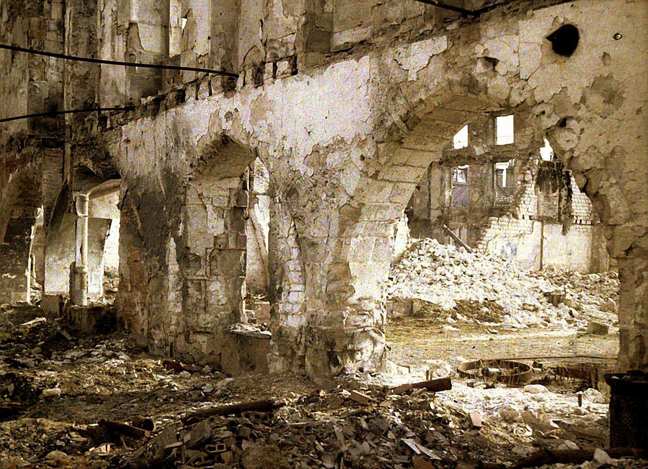 Chiostro del Convento dei Cordeliers, Reims, Marna, Francia, 1917 da Fernand Cuville