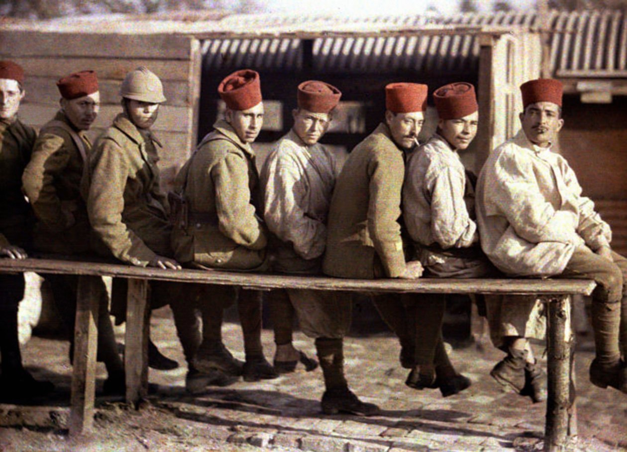 Gruppo di soldati algerini dopo la ritirata dell