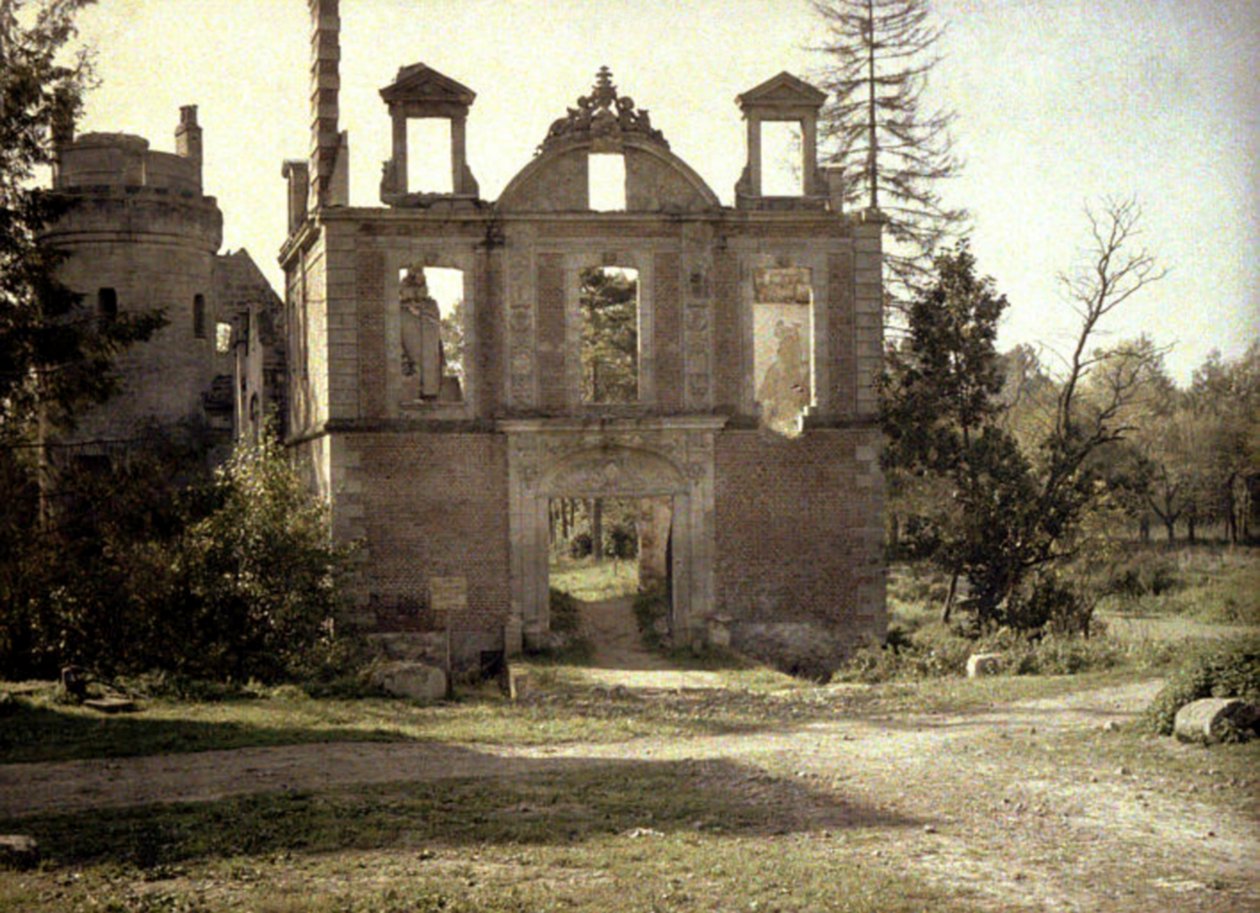 Resti del castello danneggiato, Dives, Oise, Francia, 1917 da Fernand Cuville