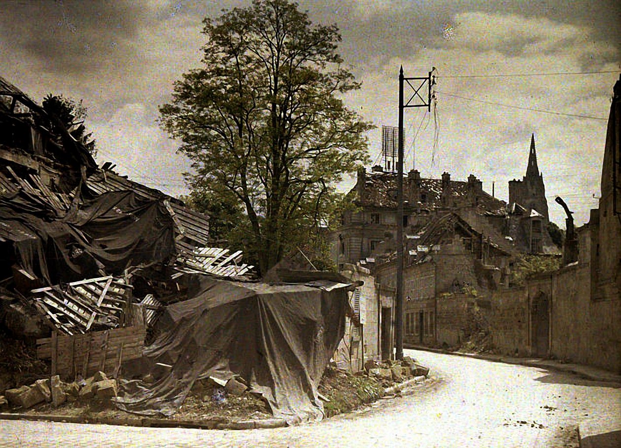 Veduta delle rovine, Soissons, Aisne, Francia, 1917 da Fernand Cuville