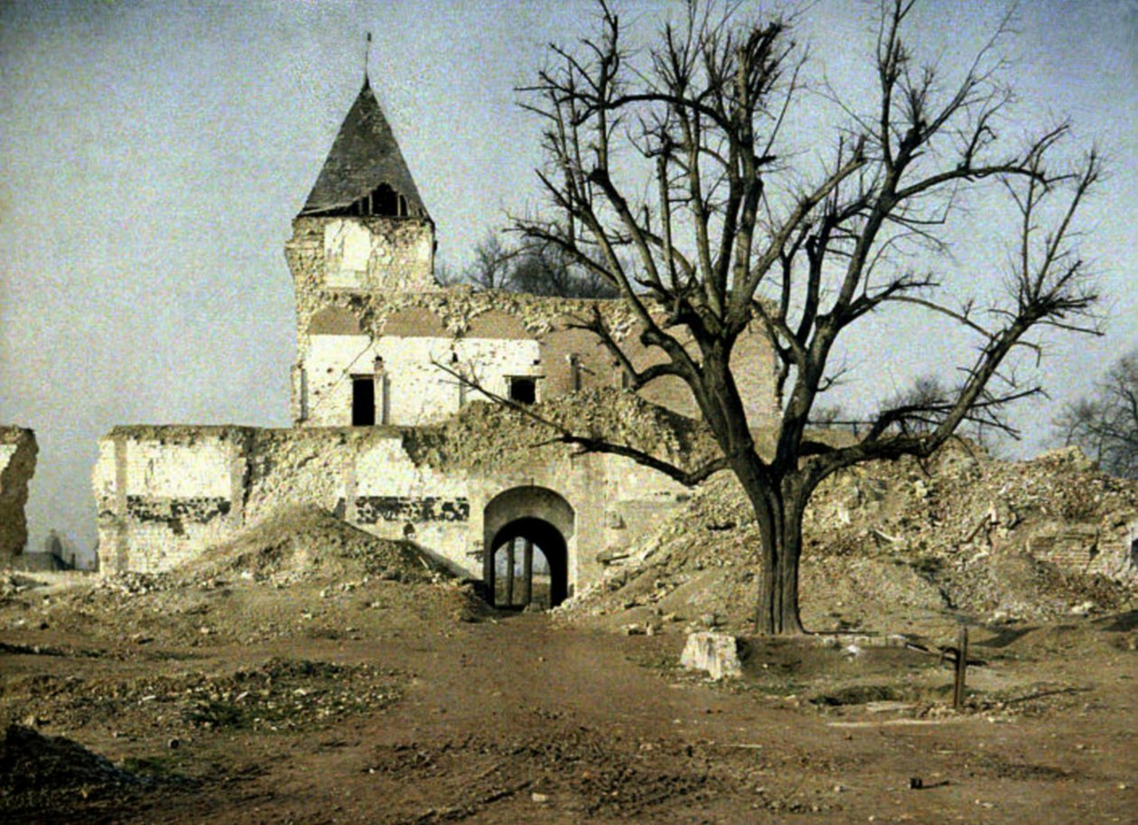 Castello gravemente danneggiato e l