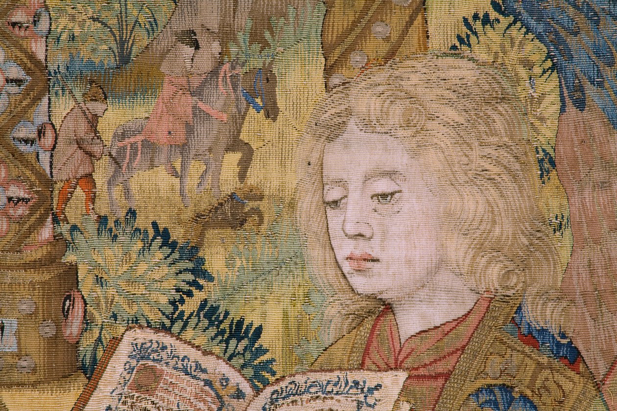 Arazzo fiammingo. La Vergine con il Bambino e angeli. Ca 1500 da Flemish School