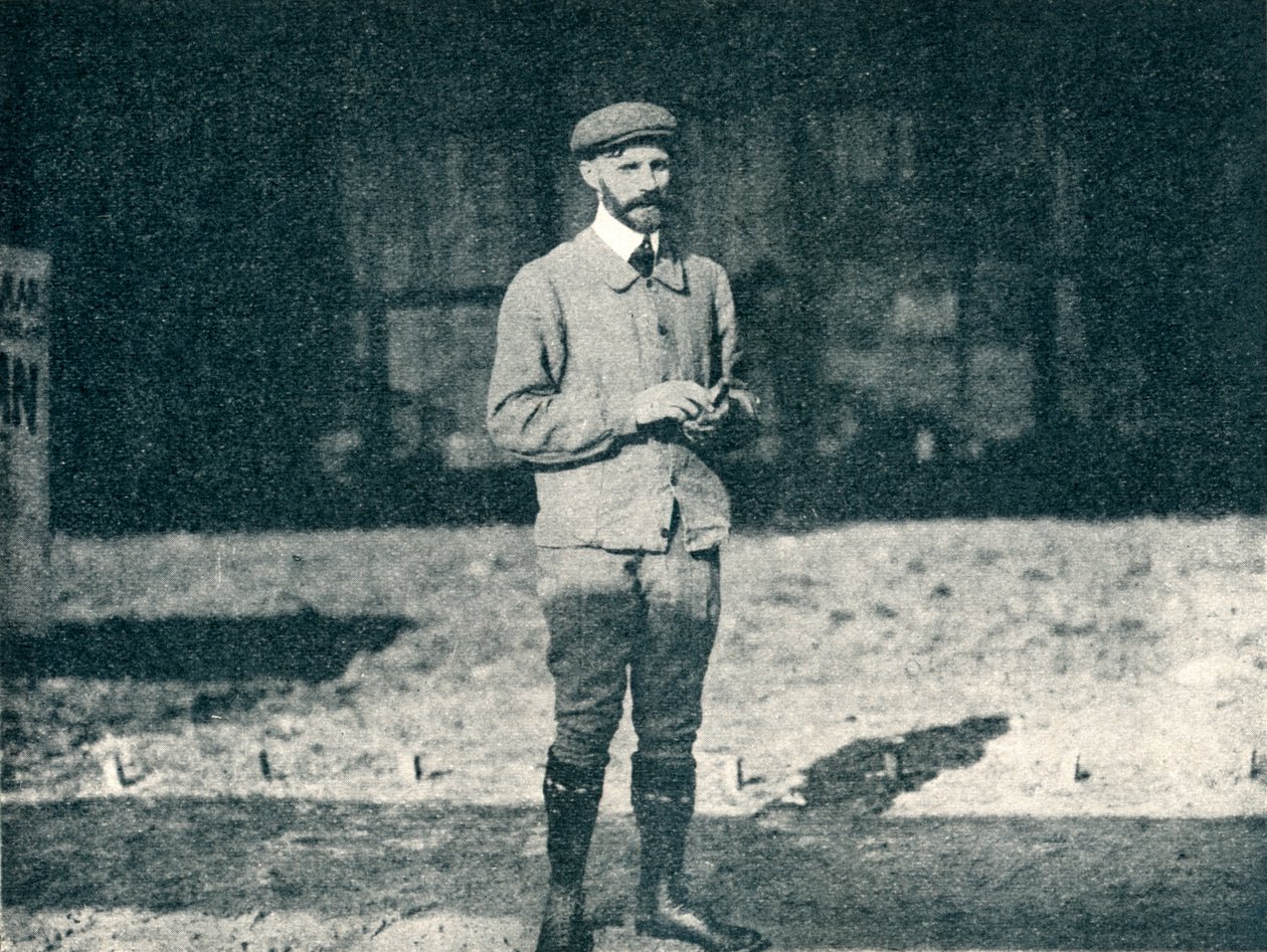 Henri Farman, progettista, costruttore e pilota di aeromobili francese, c. 1910 da Flight Photo