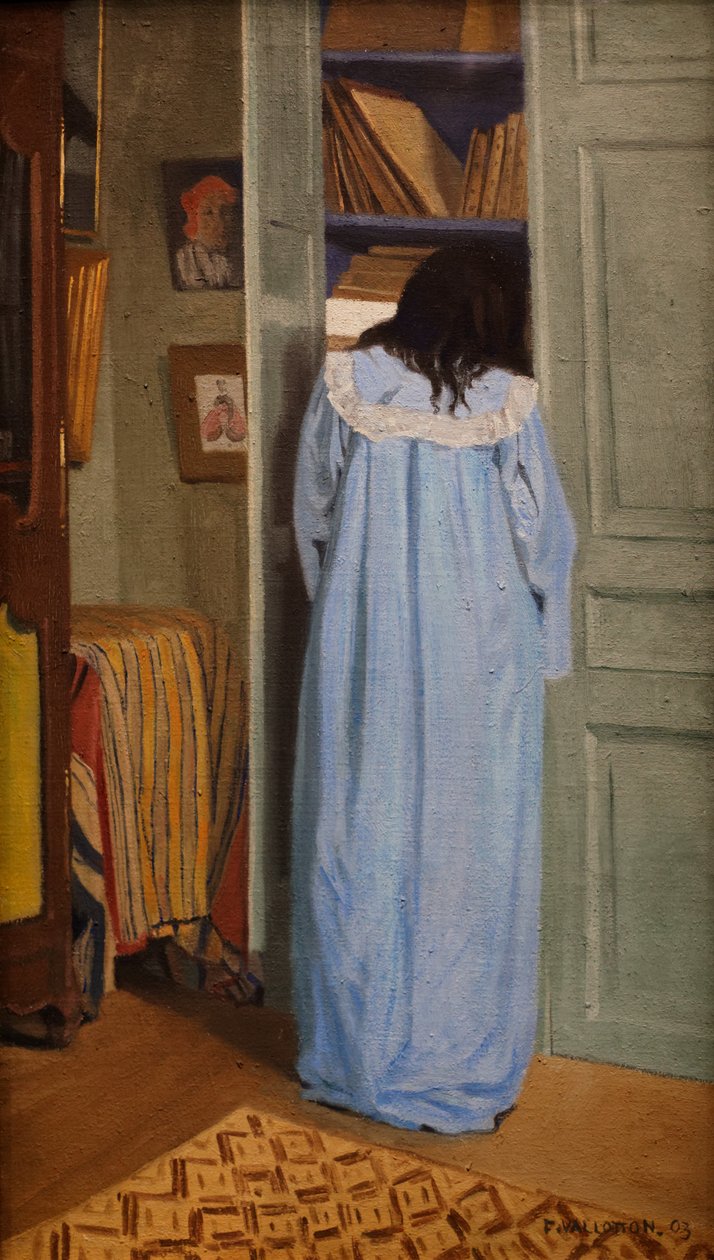 Interno, donna in blu che cerca in un armadio da Felix Edouard Vallotton