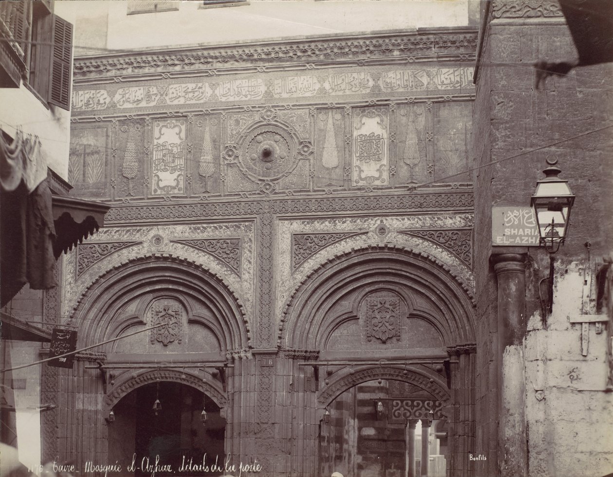 Cairo. Moschea el-Arhar, dettagli della porta da Félix Bonfils
